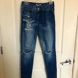 Levi’s 711 Skinny Jeans - Mid Rise